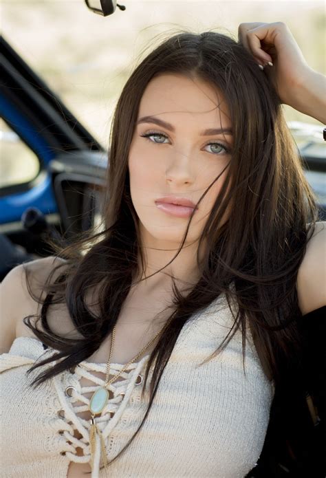 lana rhoads|@LanaRhoades 